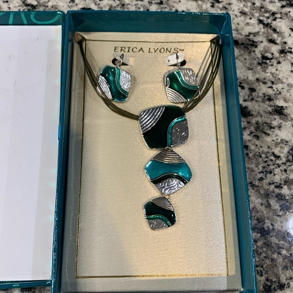 Erica Lyons earring and necklace set